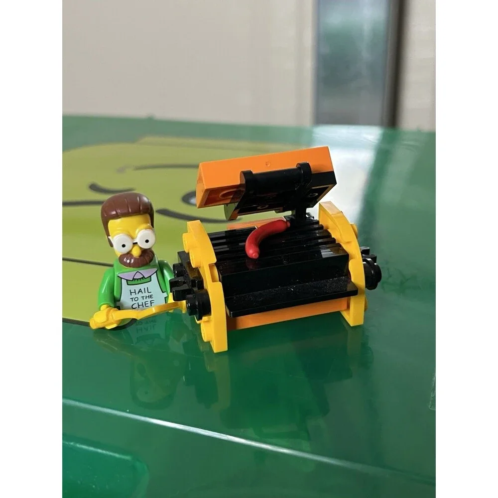 lego 71006 the simpsons house Ned Flanders W/BBQ Missing Legs